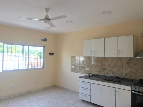 Ph En Venta - 5 Dormitorios 4 Baños - 299mts2 - Rafael Calzada, Almirante Brown