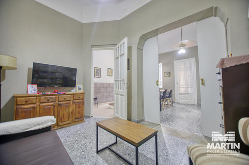 Casa Antigüa Totalmente Reciclada, 4 Ambientes, Depend, Patio. Excelente Ubicación.