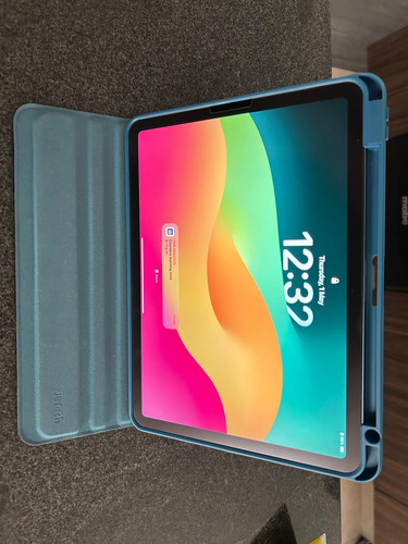 Apple Ipad Air (5 Gen) 10.9 Wi-fi 64 Gb Chip M1-azul + Funda Azul Acero (Usado)