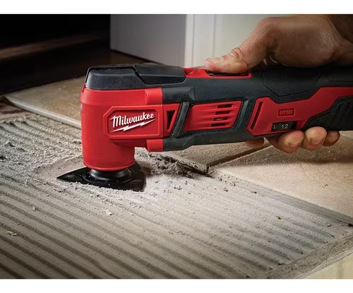 Milwaukee M18 18v Multioscilant Wireless Ion Kit with A 1.5 Ah Battery and Charger (2626-21)