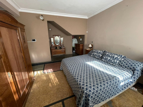 Imagen 4 de 18 de Casa De Dos Niveles Próximo A Hospitales Macari Vende
