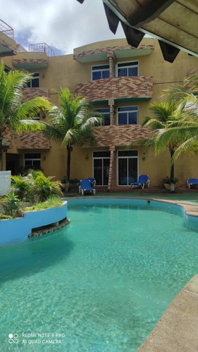 Se Vende Hotel En Urb. La Mira, Sector Playa El Agua Ve02-067mg-ss