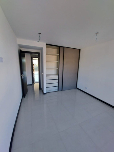 Imagen 7 de 16 de Departamento Tres Ambientes A La Calle Con Balcón Terraza