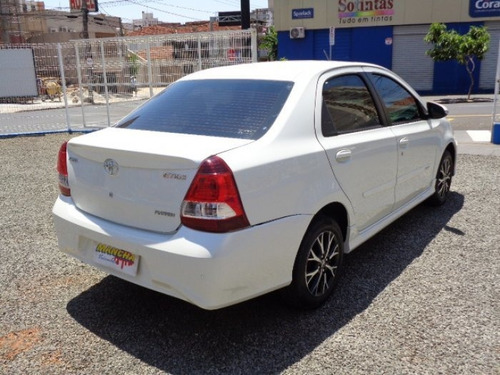 Etios Sedán 1.5 Platinum Sedan 16v Flex 4p Automático