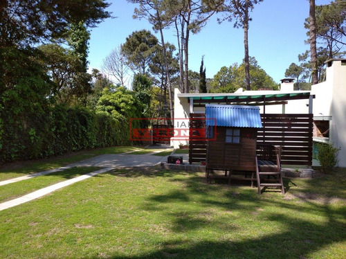 Casa En San Rafael, Punta Del Este, A Pocas Cuadras Del Mar- Ref: 6786
