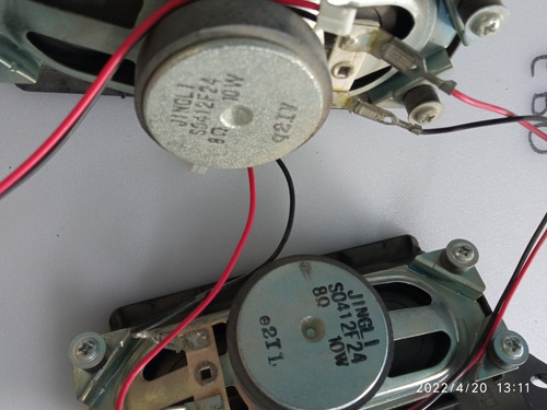 Bocinas Para Tv Emerson Lc260em2 A Serie 057 (Usado)