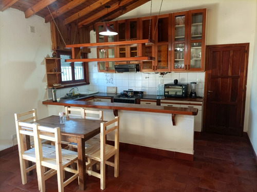 Imagen 1 de 13 de Casa Amplia C/ Jardín Cerrado Y Cochera En Zona Norte De Villa Gesell Para 6 Personas