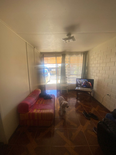 Casa Con Estacionamiento En Cauquenes, Maule