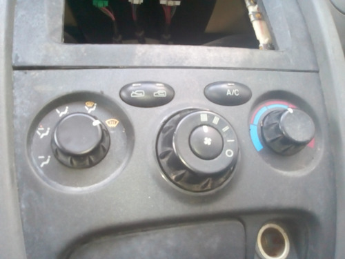Imagen 1 de 2 de Mando O Control De Aire Acondicionado De Hyundai Santa Fe