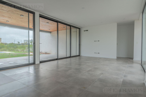 Casa 4 Ambientes En El Canton Golf - Pg