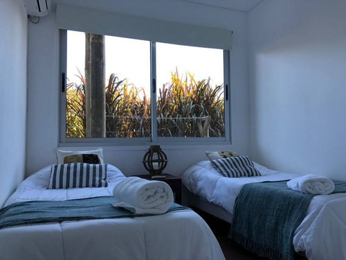 Casa En Venta De 3 Dormitorios En Punta Piedras