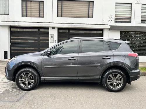 Toyota RAV4 2.0 Street