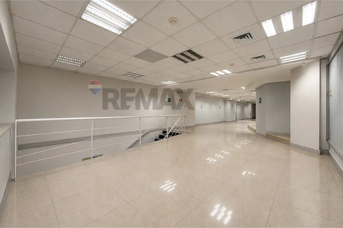 Local Comercial 1.002 M² Paseo Huérfanos