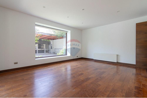 Linda Casa En Lo Barnechea: Espacios Y Comodidad
