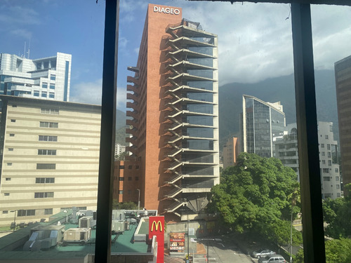 Local Comercial De 412,50 Con 3 Oficinas Y 30 Ptos De Estacionamiento Cs