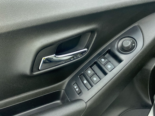 Imagen 14 de 25 de Chevrolet Tracker Ls Mt 1.8
