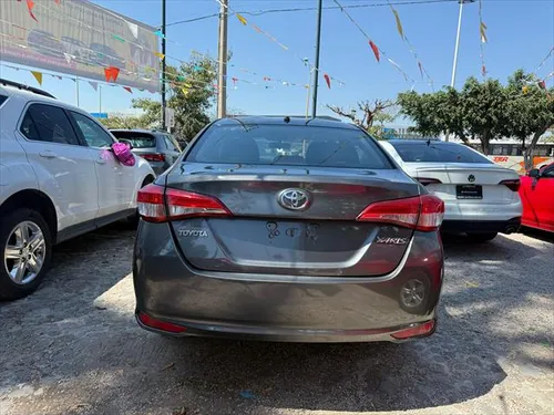 Toyota Yaris 1.5 Core Sedan Mt