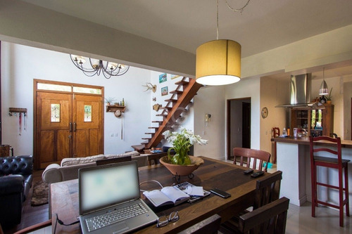 Casa Em Ponta Grossa Com 3 Dormitórios - Lu430278