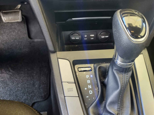 Imagen 11 de 15 de Hyundai Elantra 2017 4p Gls Premium L4/2.0 Aut