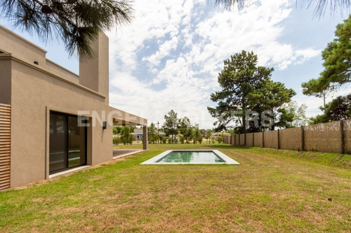 Linda Casa A Estrenar En Barrio Privado Id 5373