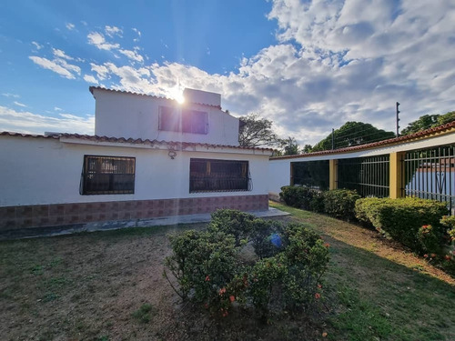 Imagen 7 de 12 de Florelia Mota Vende Casa En Valencia Foc-1250