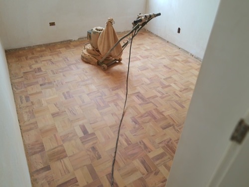 Imagem 1 de 5 de Piso De Madeira