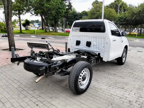 Toyota Hilux 2.7 Gasolina 4x2 Chasis Como Nueva