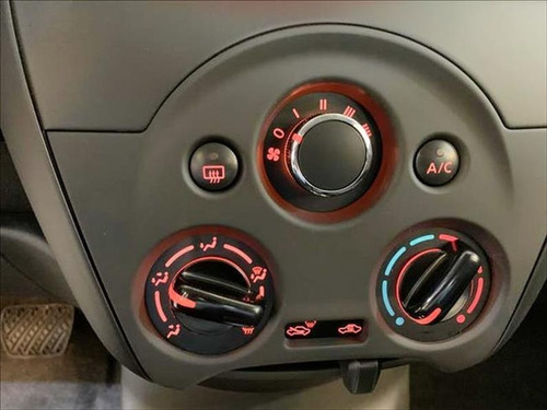 Nissan Versa 1.6 16v V-drive Special Edition