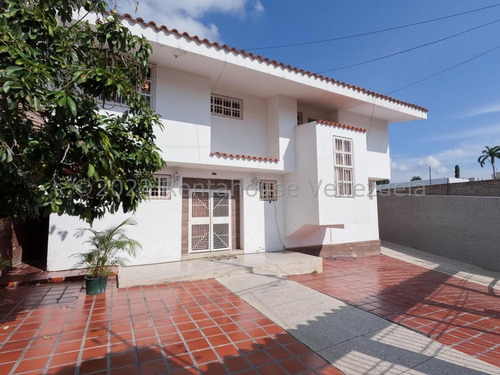 Amplia Y Moderna Casa En Venta Este De Barquisimeto. 24-10415 As-a