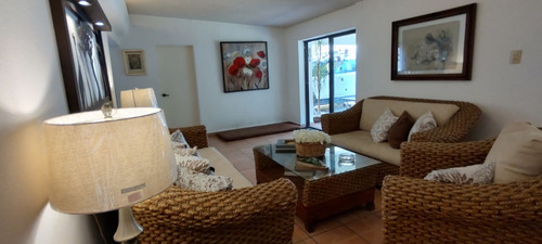 Casa Sola En Venta, Con Alberca, 2 Bungalows, Limites Con Cuernavaca