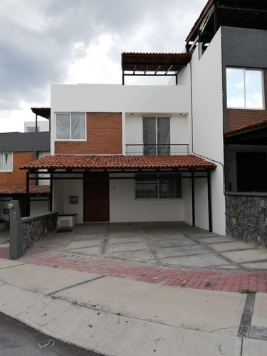 En Venta Preciosa Casa En Zibatá, Alberca, Roof Garden, 3 Re