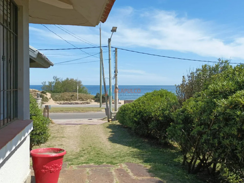Alquiler De Casa Frente A Playa Mansa Con Vista Al Mar