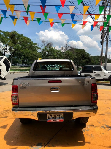 Imagen 9 de 10 de Toyota Hilux Automático