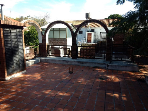 Imagen 13 de 17 de Casa De 3 Dormitorios En Venta En Alberdi Centro Con Cochera Para 3 Autos