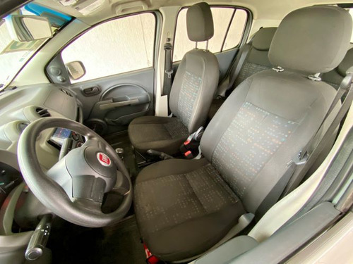 Fiat Uno Uno Vivace 1.0 8V (Flex) 4p