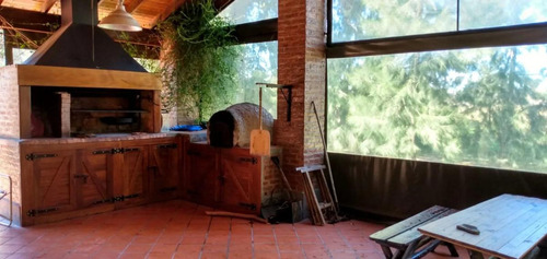 Casa En Venta - 3 Dormitorios 2 Baños 2 Cocheras - 4392 Mts2 - Abasto