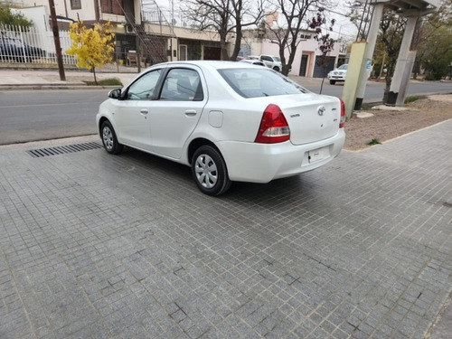 Imagen 5 de 13 de Toyota Etios 1.5 4ptas Xs