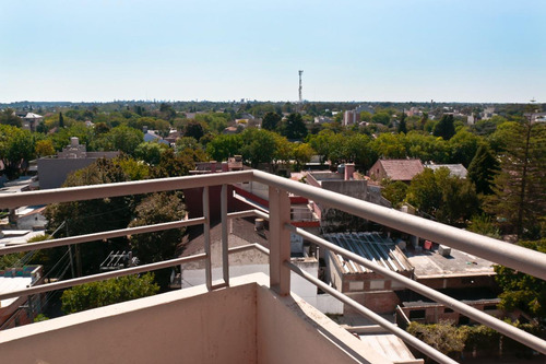 Departamento En Venta - 2 Dormitorios 2 Baños - Cochera - 82mts2 - Monte Grande, Echeverría