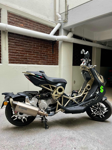 Scooter Automatico 200 Cc Con Escape Akrapovic