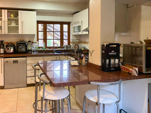 Casa Amoblada En Arriendo De 5 Dorm. En Concón