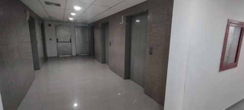 Gm - Se Vende Oficina Remodelada Y Amoblada En Torre Corporativa La Cuadra, Ubicada En La Av. Rómulo Gallegos Con Av. Sucre De Los Dos Caminos (diagonal Al Centro Comercial Milenium).