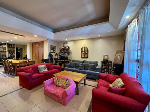 Venta. Casa. Lote Propio. 11 Ambientes. 5 Baños. Jardín. Villa Crespo.