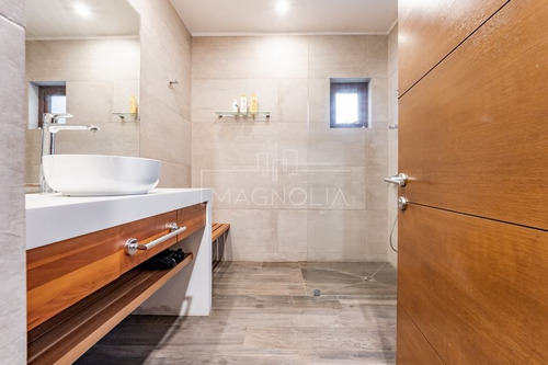 Casa En Venta De 6d/5b En Colina
