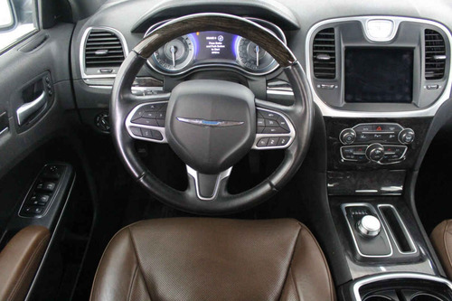 Imagen 12 de 15 de Chrysler 300 2019 6 Cilindros
