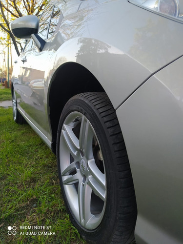 Imagen 8 de 13 de Peugeot 308 Feline 1.6 Hdi Diesel 115cv 2013