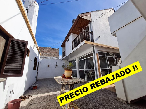 Vivienda P/2 Familias, C/patio Y Espacio Guardacoche