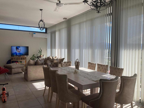 Imagen 8 de 21 de Casa En Venta - 3 Dormitorios 3 Baños - 255mts2 - Villa Del Lago