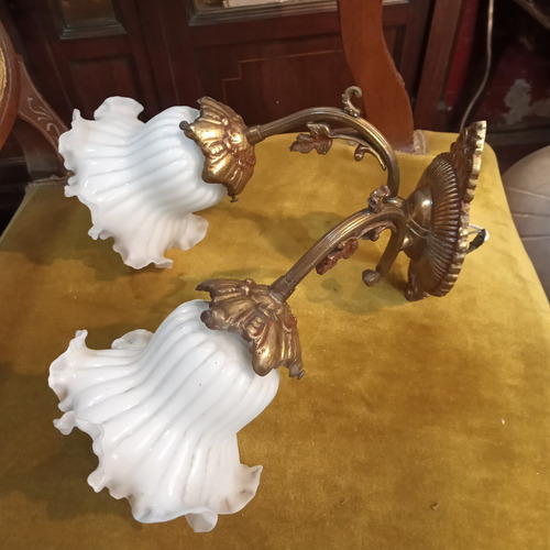Aplique Antiguo De Pared Lampara 2 Luces Con Tulipas Frances Dorado Oscuro (Usado)