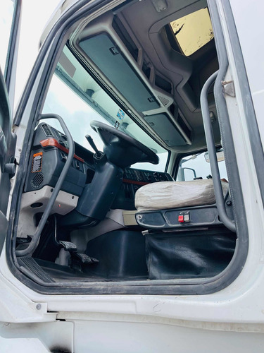 Imagen 7 de 9 de Camion Tractocamion Volvo Vnl Panorámico