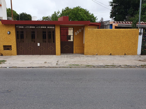  Casa 2 Habitaciones Un Piso En Colonia Azcorra, Merida 